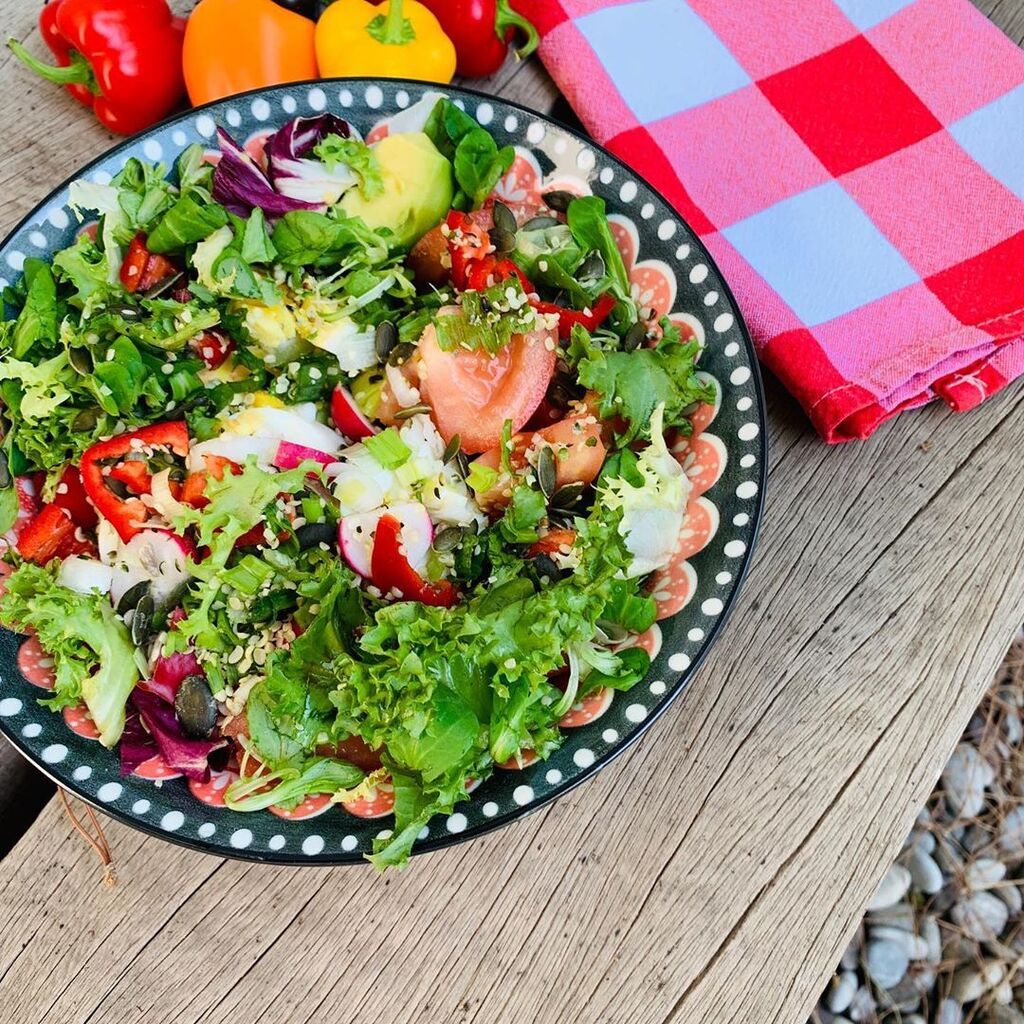 Ο,τι καλύτερο!
Τα superfood τα βρίσκετε σε βιολογικά καταστήματα σίγουρα αλλα μπορεί κι αλλου!
Εξελιξτε λίγο τις διατροφικές σας συνήθειες και ψάξτε το λίγο παραπανω!Θα εκπλαγείτε με αυτά που θα βρείτε!", έγραψε χαρακτηριστικά. 
