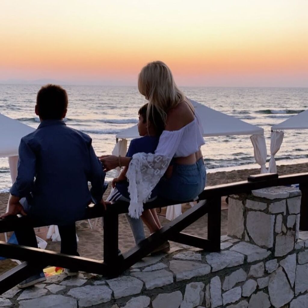 Η Φαίη πέρασε ένα υπέροχο καλοκαίρι με τους γιους της.