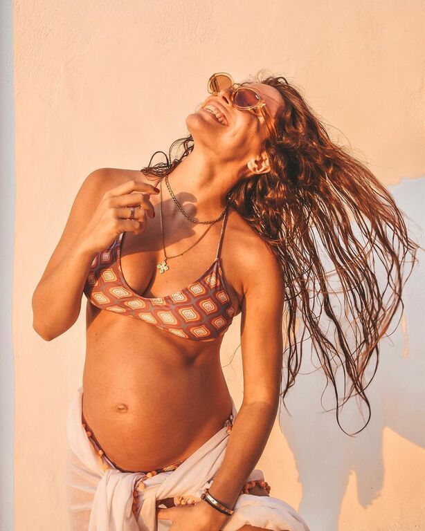 Ακόμη μία απίστευτη φωτογραφία με φουσκωμένη κοιλίτσα από την Ελληνίδα μαμά (pics)