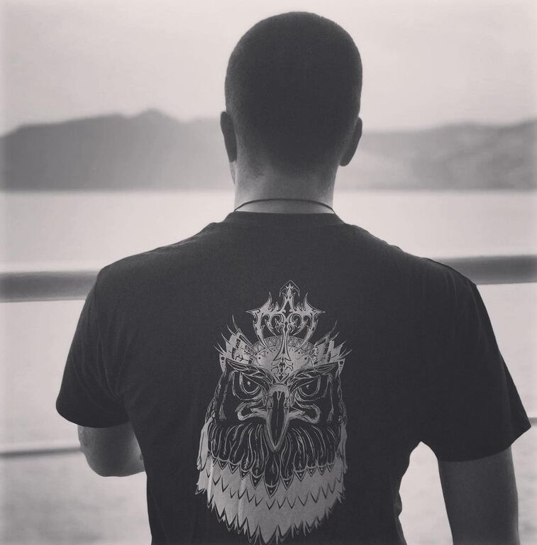 Λατρεύει τα ζώα, μεγάλωσε έχοντας κατοικίδιο και όταν κάποια από αυτά έχουν ανάγκη από βοήθεια... τα βοηθά με όποιον τρόπο μπορεί.