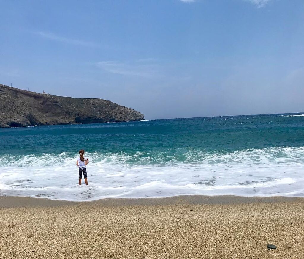 Φωτογραφίζοντας την κόρη της!