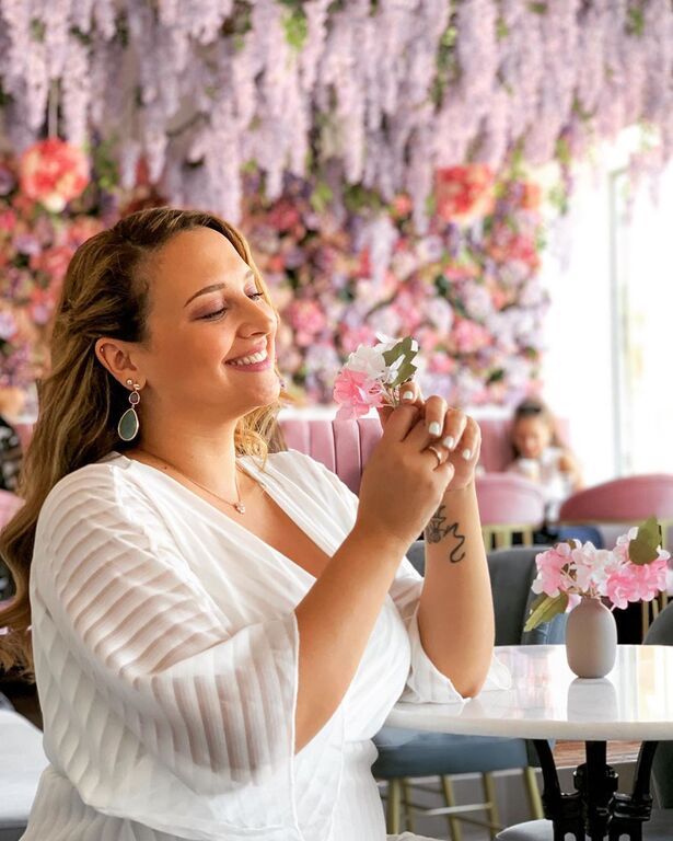 Πλέει σε πελάγη ευτυχίας και αυτό φαίνεται, στις φωτογραφίες της και τις δημόσιες εμφανίσεις της.