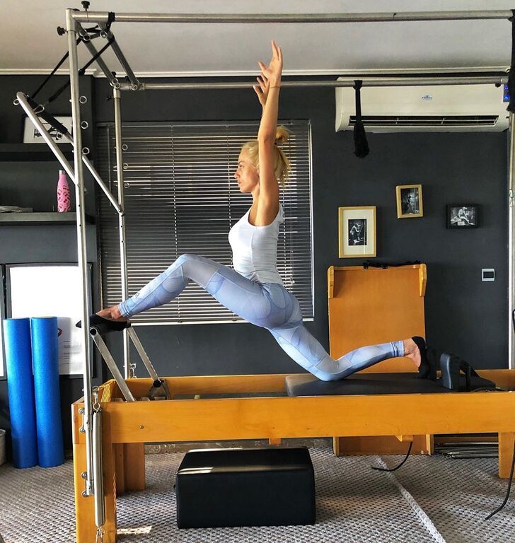 Παράλληλα δεν παραλείπει ποτέ να γυμνάζεται.