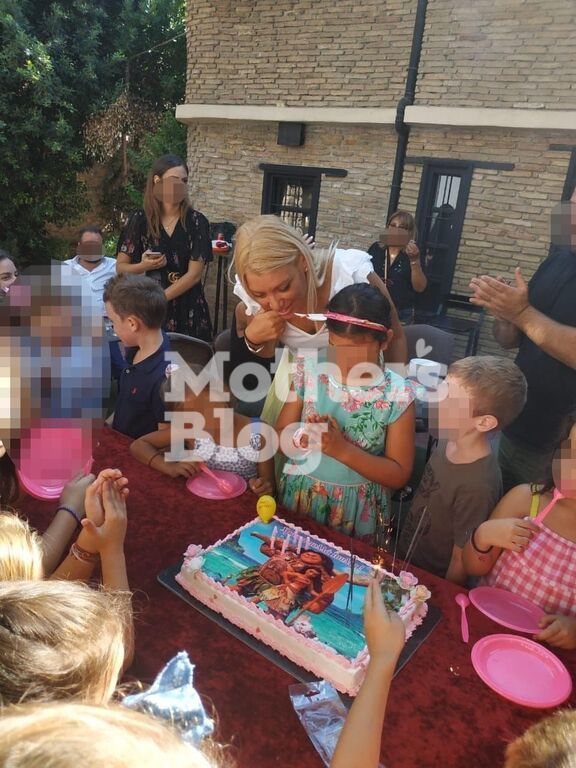 Ελληνίδα δημοσιογράφος γιόρτασε τα 7α γενέθλια της κόρης της - Αποκλειστικές φώτο (pics)