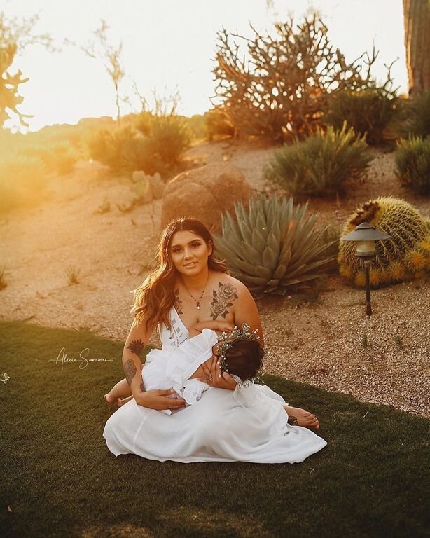 Αυτές οι φωτογραφίες θηλασμού είναι διαφορετικές από τις άλλες και έγιναν viral για έναν & μόνο λόγο