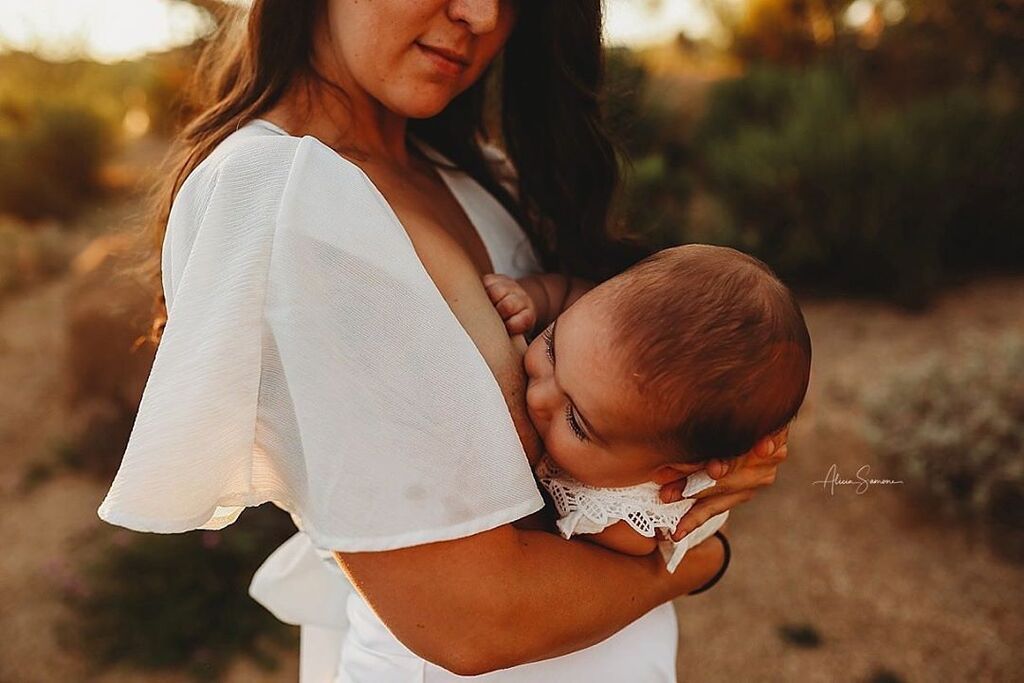 Αυτές οι φωτογραφίες θηλασμού είναι διαφορετικές από τις άλλες και έγιναν viral για έναν & μόνο λόγο