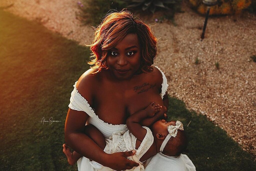 Αυτές οι φωτογραφίες θηλασμού είναι διαφορετικές από τις άλλες και έγιναν viral για έναν & μόνο λόγο