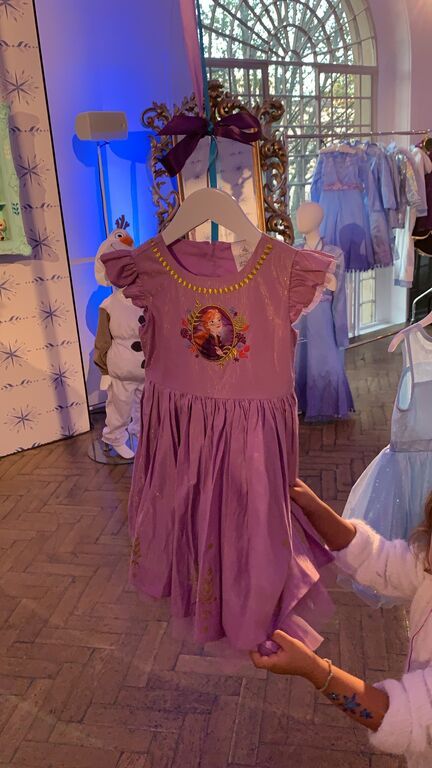 Στο Λονδίνο με τις κόρες μου για να γνωρίσουμε την Έλσα και την Άννα λίγο πριν την επίσημη πρεμιέρα 