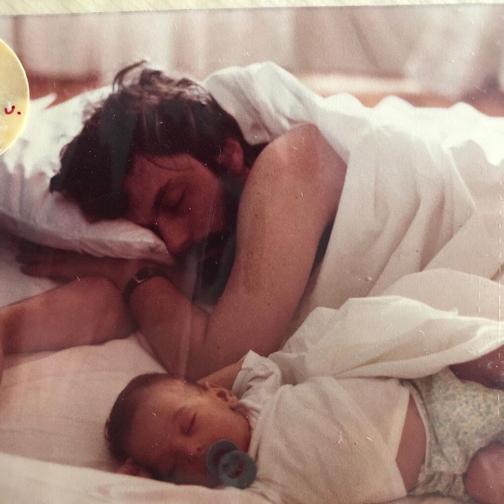 Στη φωτογραφία αυτή είναι με τον πατέρα του. " Και εγω ειμαι η μαμα που τους καμαρωνα και τραβηξα την φωτογραφια..", έγραψε η Φιλαρέτη Κομνηνού.