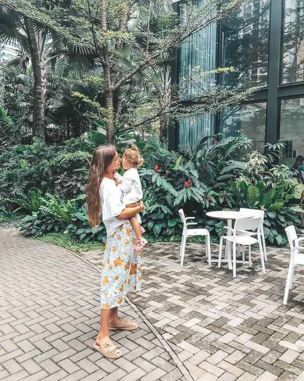 Δημοσίευσε βίντεο με τον 6 ημερών γιο της η Ελληνίδα μαμά (vid+pics)