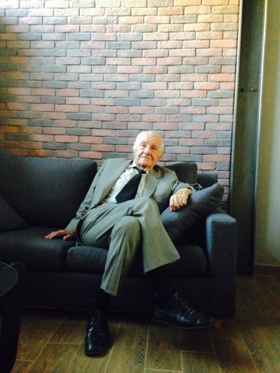 Πιστός συνοδοιπόρος όλα αυτά τα χρόνια ο συνονόματος παππούς του, τον οποίο ο Αργύρης μας έχει αναφέρει πολλές φορές στις αναρτήσεις του στα social media. 