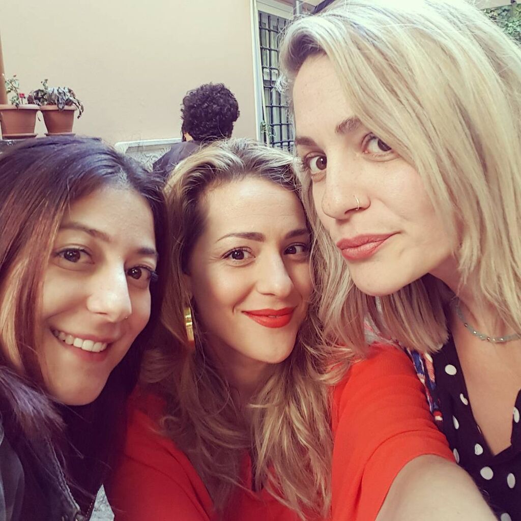 Νατάσσα Μποφίλιου: 5+1 φωτογραφίες με την αδερφή της – Η ομοιότητα είναι εκπληκτική (pics)