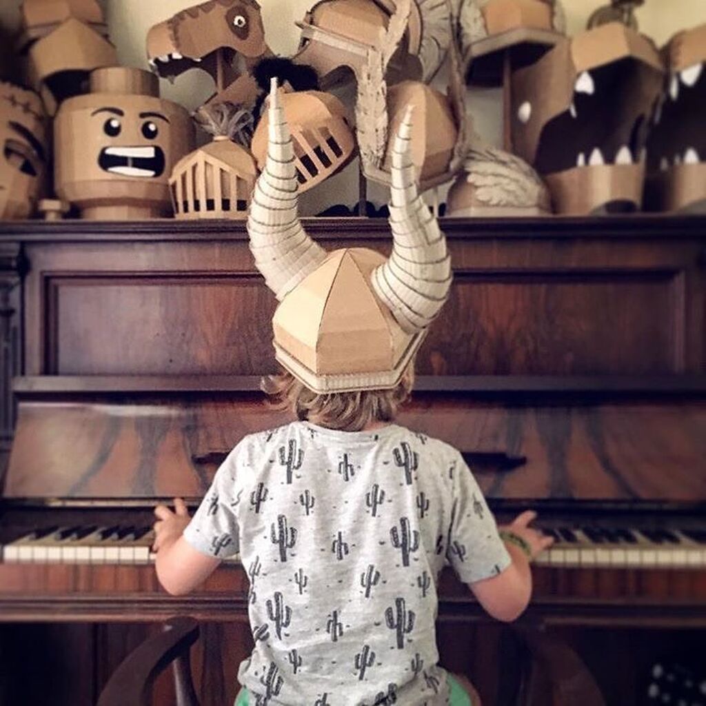 Δείτε τι φτιάχνει μια μαμά με χαρτόκουτα - Θα εντυπωσιαστείτε (pics) 