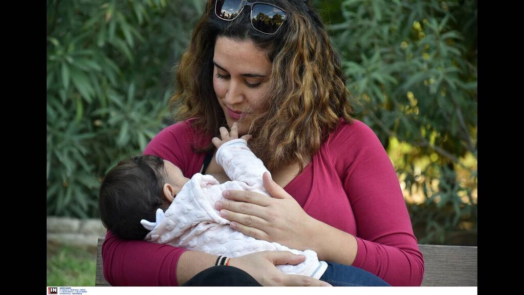 Ταυτόχρονος Δημόσιος Μητρικός Θηλασμός στο Ζάππειο:Οι Ελληνίδες μαμάδες έστειλαν το δικό τους μήνυμα