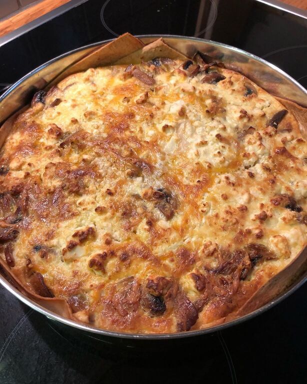 Αν δεν έχουν σκεπαστεί τα λαχανικά, μπορείτε να προσθέσετε λίγο γάλα από πάνω. Ψήνετε για περίπου 45 λεπτά στους 180 βαθμούς σε προθερμασμένο φούρνο! 