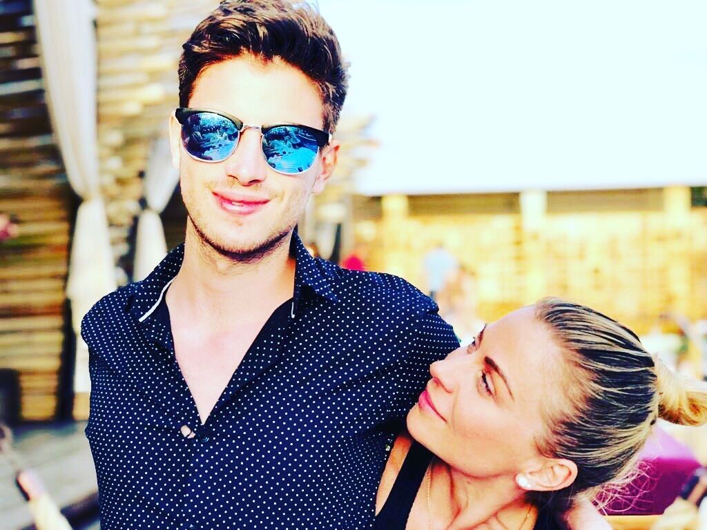 Πόζαρε με τον 20χρονο γιο της και το Instagram αποθέωσε τη 40χρονη ηθοποιό (pics)