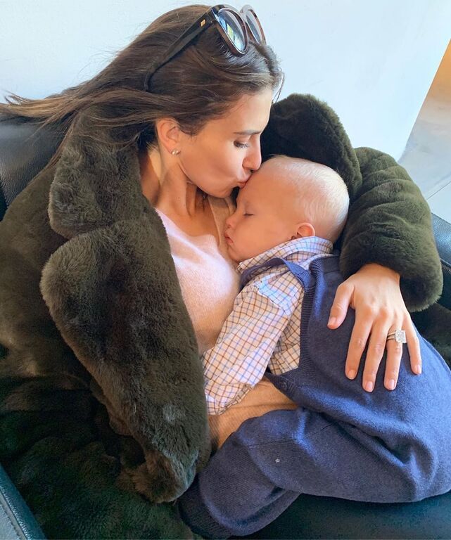 Δύσκολες στιγμές για τη διάσημη μαμά - Η φώτο από την κλινική τη στιγμή της απόξεσης (pics+vid)