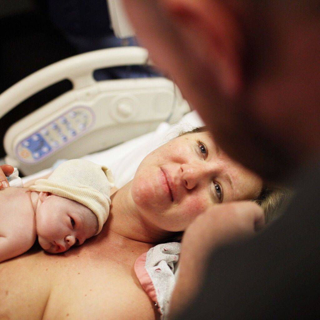 Όταν τα νεογέννητα αγκαλιάζουν τη μαμά τους - Εκπληκτικές φωτογραφίες