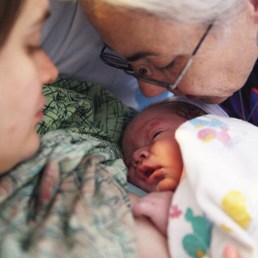 Όταν τα νεογέννητα αγκαλιάζουν τη μαμά τους - Εκπληκτικές φωτογραφίες