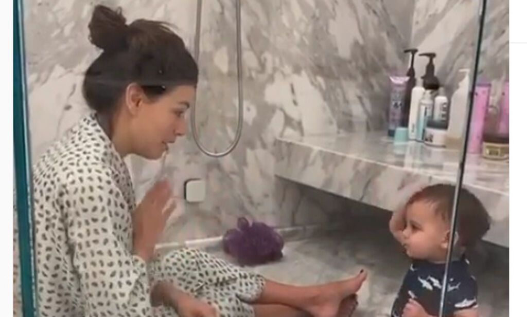 Eva Longoria: Δείτε τι κάνει κάθε βράδυ με τον γιο της μέσα στην ντουζιέρα (video)