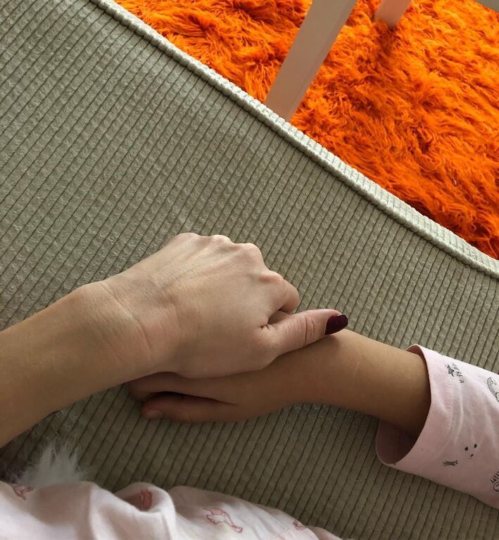 Σπάνια δημοσιεύει φωτογραφίες της κόρης της και ποτέ δεν δείχνει το πρόσωπό της.