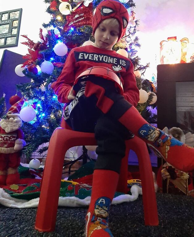 Το 4χρονο αγοράκι έχει δικό του λογαριασμό στο Instagram και ανεβάζει πολύ συχνά φωτογραφίες τους. 