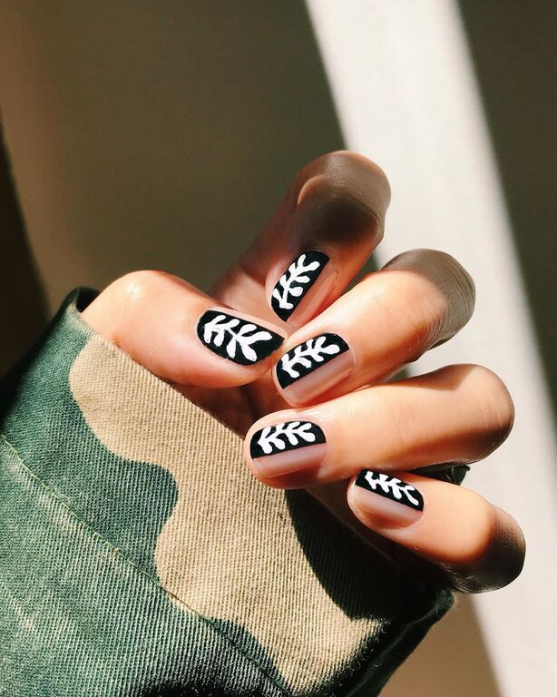 Τα μανικιούρ αυτής της εβδομάδας εχούν εσάνς χριστουγεννιάτικη