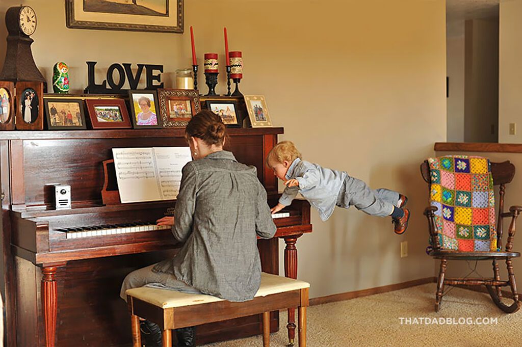 Μπαμπάς φωτογραφίζει τον γιο του που έχει σύνδρομο Down με τον πιο απίθανο τρόπο (pics)
