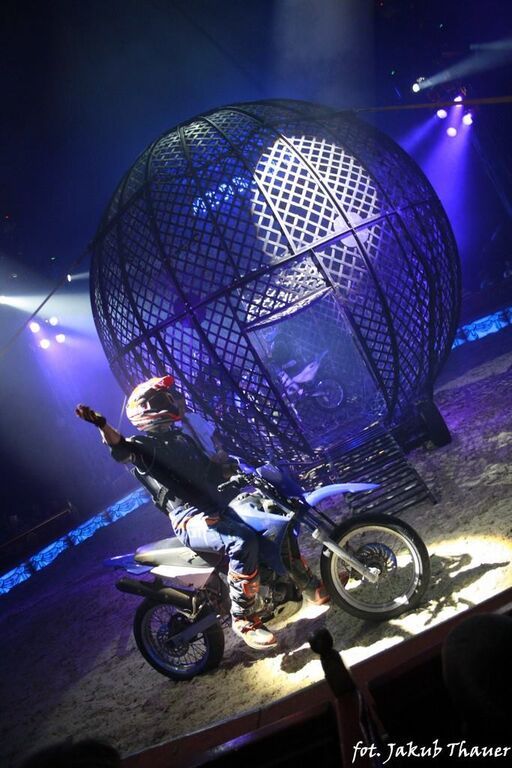 CIRCO MEDRANO: Επόμενος σταθμός Παλαιό Φάληρο - Από 20 Δεκεμβρίου