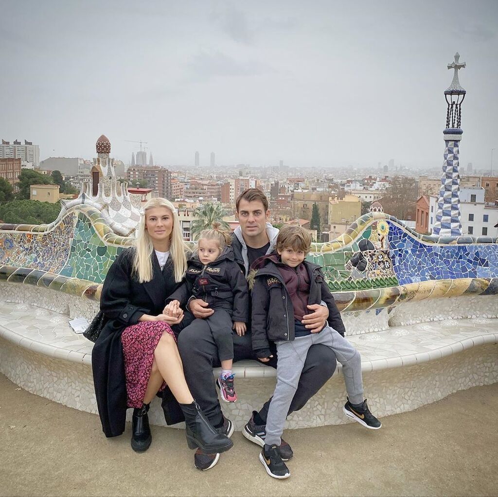 στη νότια πλαγιά του όρους Καρμέλο, στους πρόποδες της οροσειράς Σιέρα δε Κολσερόλα - στη βορεινή πλευρά του βρίσκεται το Πάρκο του Καρμέλο.