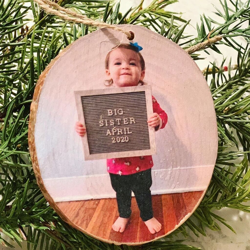 Εντυπωσιακό! Αποκάλυψαν το φύλο του μωρού χρησιμοποιώντας χριστουγεννιάτικα φωτάκια (pics +vid) 