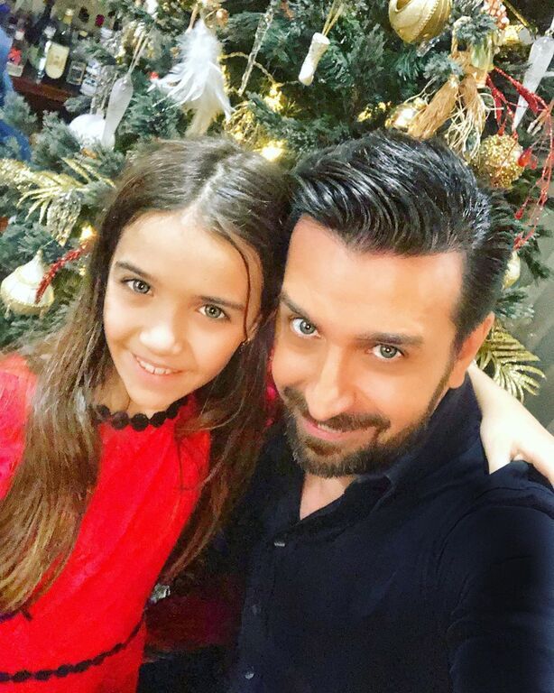 Θάνος Πετρέλης: Οι γιορτινές φωτογραφίες με τις γυναίκες της ζωής του (pics) 