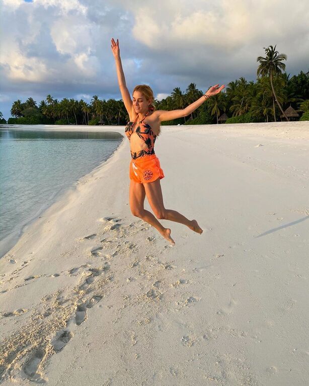 Το 2020 να είναι τα φτερά όλων μας για να πετάξουμε ψηλά ? Να φτάσουμε τους στόχους μας, να ξεπεράσουμε τους φόβους μας, να πραγματοποιήσουμε τα όνειρα μας ❤️
Το 2020 ας μας φέρει υγεία, αγάπη και καλοσύνη ??
Αυτή είναι μια νέα χρονιά, σήμερα ξεκινάμε α