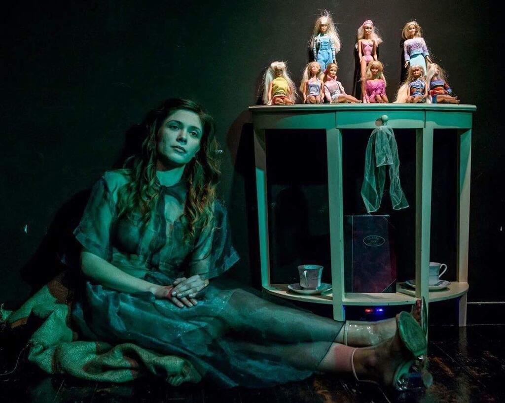 Η απάντηση αυτή δεν δόθηκε καθόλου τυχαία καθώς η οικογένεια της ηθοποιού ήταν αυτή που έφερε την Plan Toys στην Ελλάδα, την πρωτοπόρα εταιρεία που δημιουργεί ξύλινα παιχνίδια για παιδιά κάθε ηλικίας.