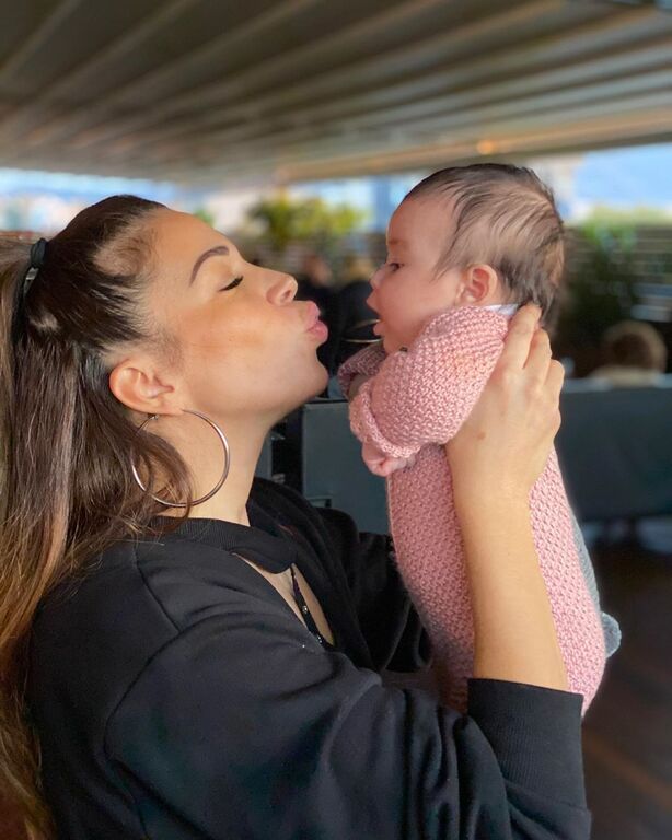 Ελένη Χατζίδου: Δείτε ποιον τρόπο σκέφτηκε για να σταματάει το κλάμα του μωρού (vid+pics)  