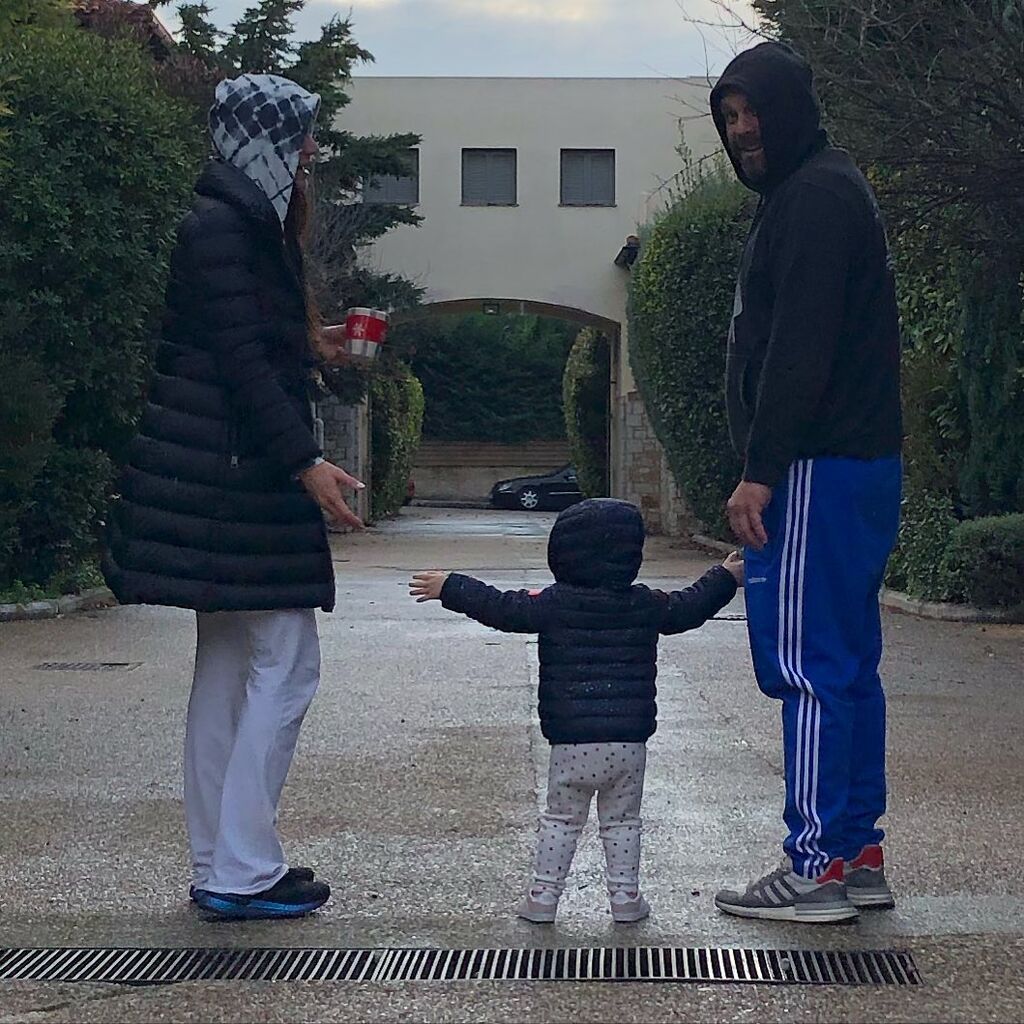 Οι φωτό με το παιδί του όμως, είναι μετρημένες στα δάχτυλα του ενός χεριού.