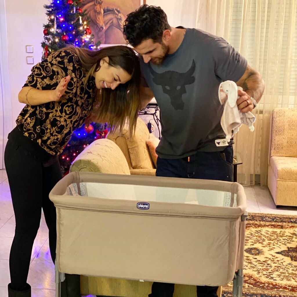 Verified
"Πρώτη φορά ταξίδι με τη μπουμπού στο χωριό μου στους γονείς μου! Όλα τα είχαμε οργανώσει τέλεια!Νομίζαμε! που θα κοιμηθεί το μωρό Καλε?Παίρνω τηλ τον φίλο μου το Νίκο κ σε μια μέρα το πρόβλημα είχε λυθεί!??Ευχαριστώωωωω" . Όπως θα καταλάβατε δε