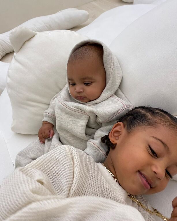 Saint West:Υπέροχες φώτο του γιου της Kim Kardashian που πρέπει να δεις - Είναι αξιολάτρευτος (pics)