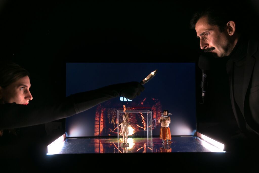 Η Μικρή μέσα στο Σκοτεινό Δάσος