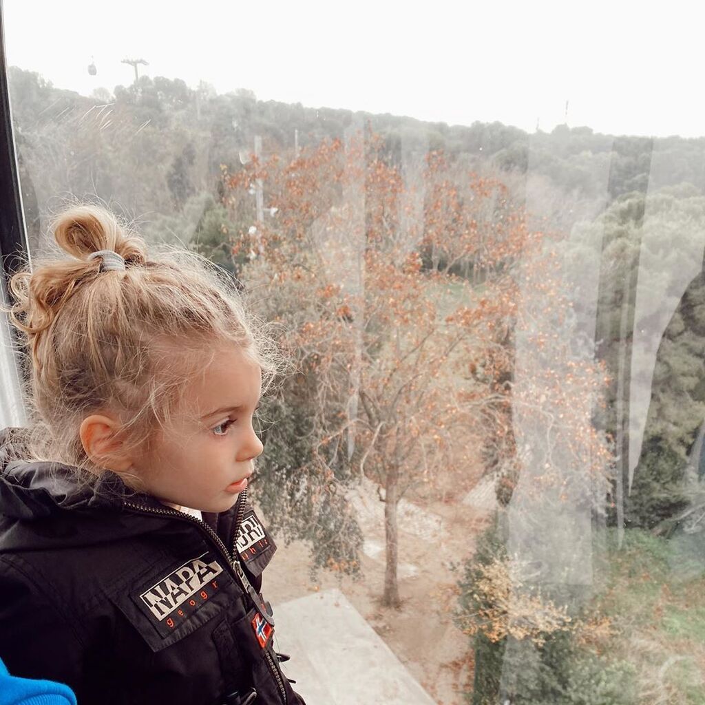 Όλγα Πηλιάκη: Η κόρη της συνεχίζει να «θηλάζει» το στήθος της για να βρει παρηγοριά (pics)