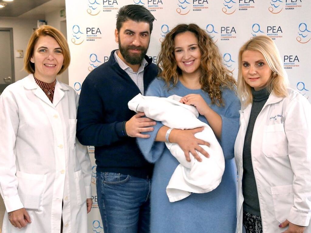 Κλέλια Πανταζή: Δημοσίευσε φωτογραφία με το 40 ημερών παιδί της την ώρα που το θηλάζει (pics)