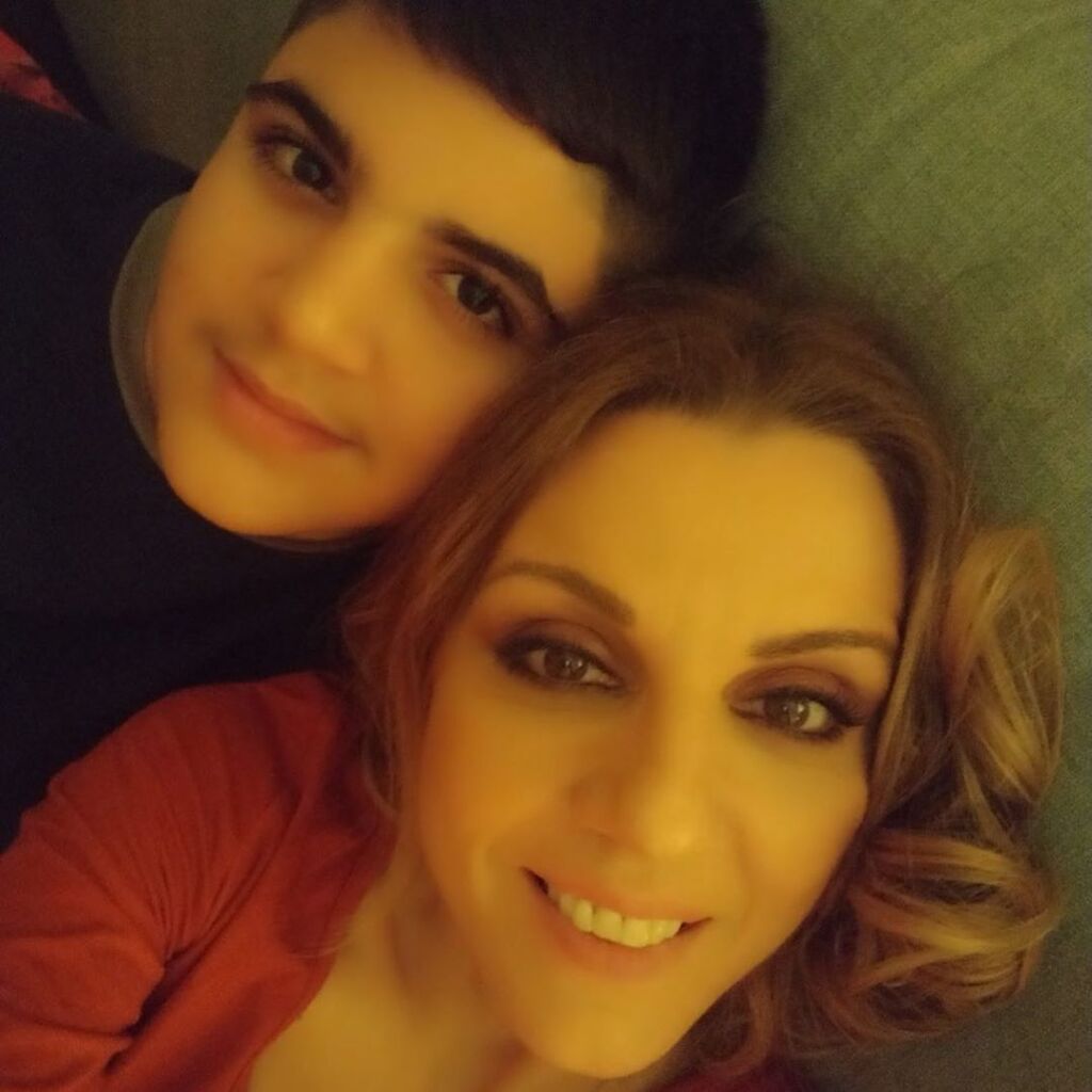 «Νυχτερινές συζητήσεις...τις λατρεύω αυτές τις ώρες....όλα γίνονται, όλα λύνονται όταν ρωτάμε, όταν ακούμε, όταν απαντάμε, όταν αγαπάμε!!!! ❤️?⭐️»