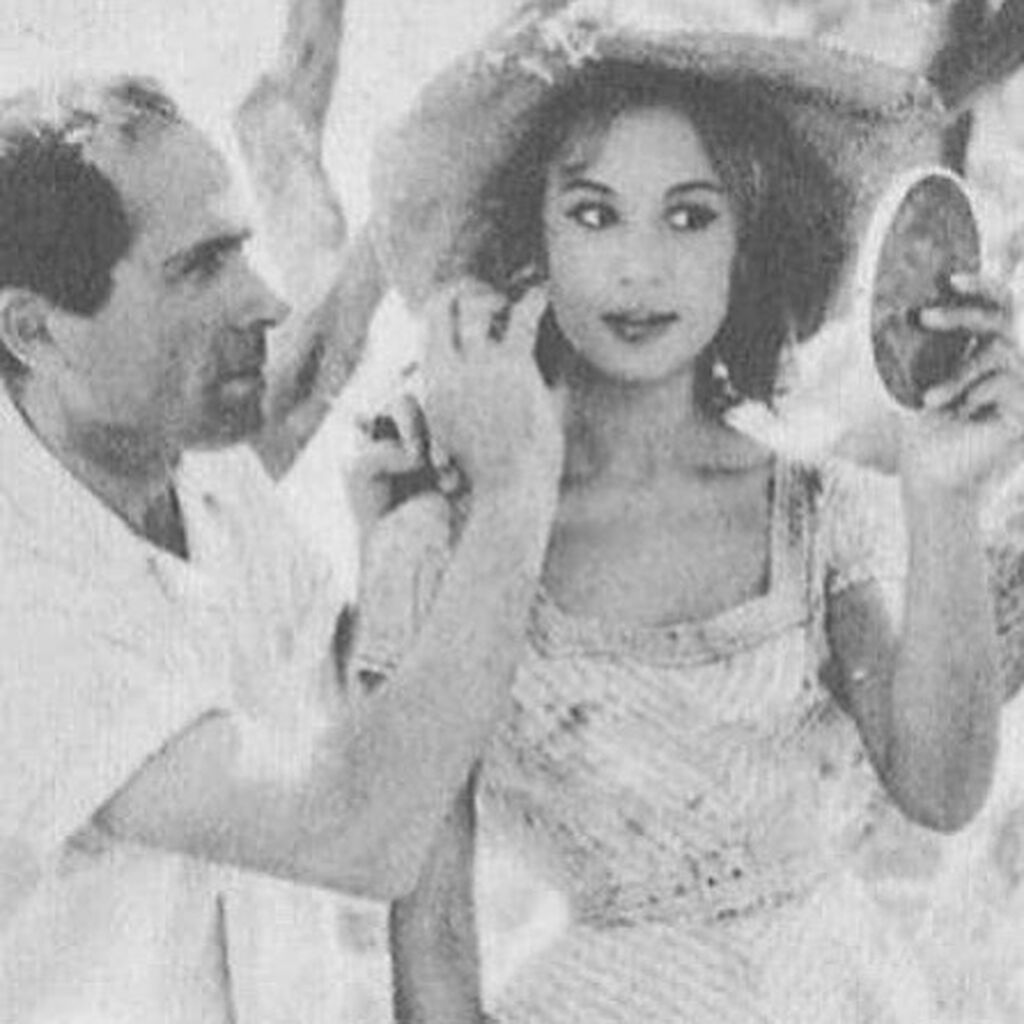 Στο συγκεκριμένο Instagram λογαριασμό, ο Γιάννης Παπαμιχαήλ ανεβάζει φωτογραφίες από το παρελθόν. 