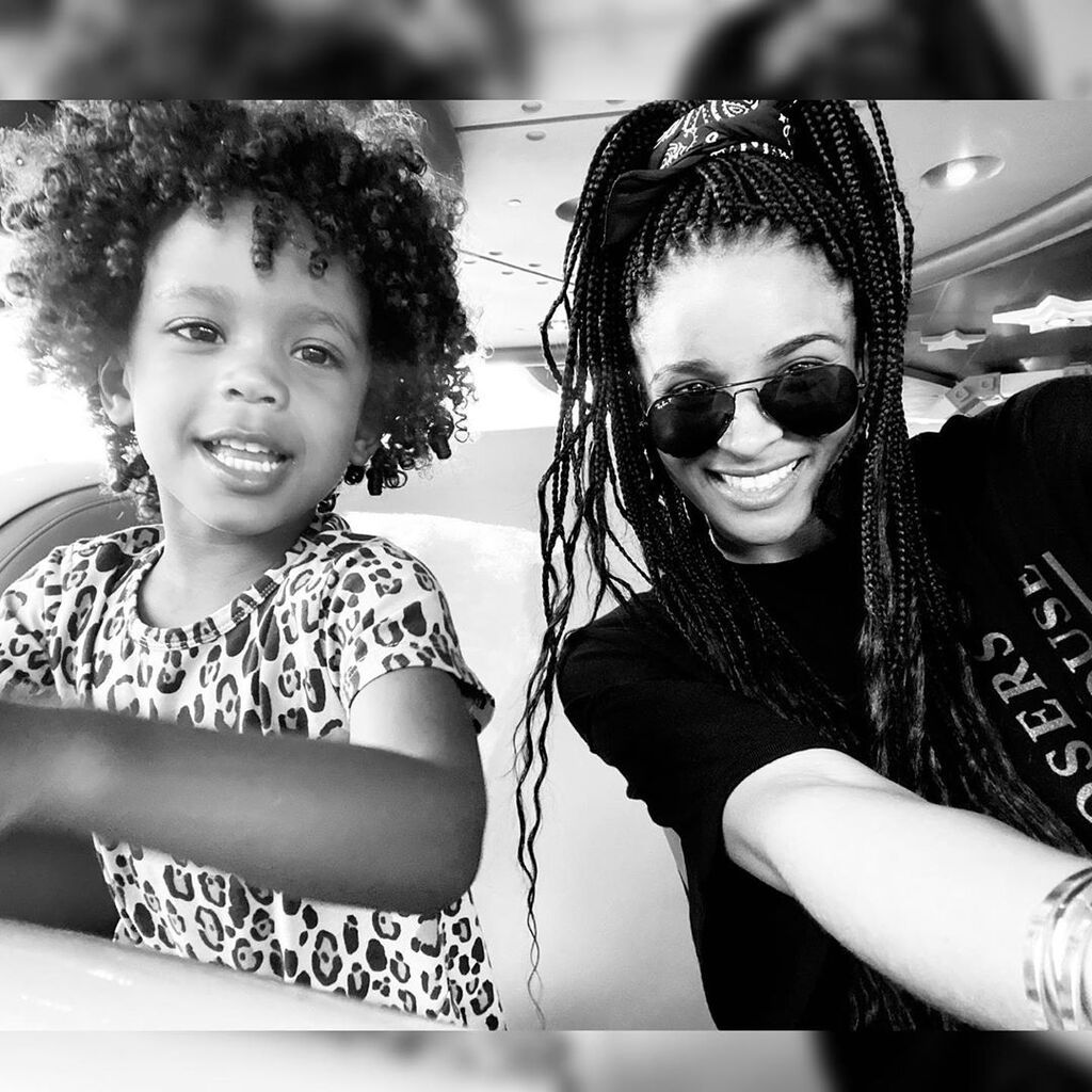 Ο λόγος για την πολύ δημοφιλή Ciara.