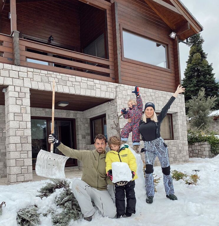 Πάνω από όλα όμως, η Όλγα Πηλιάκη είναι μαμά και οι δουλειές του σπιτιού είναι φυσικά κομμάτι της καθημερινότητάς της. 