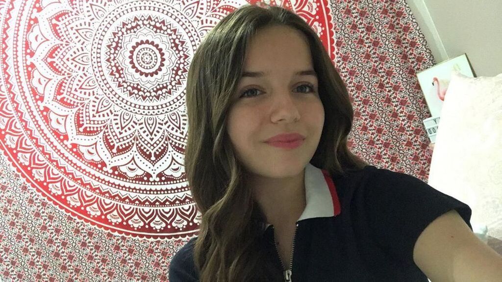 Erza Muqoli: Το 14χρονο κορίτσι με τη σαγηνευτική φωνή που μάγεψε το διαδίκτυο (vid & pics)