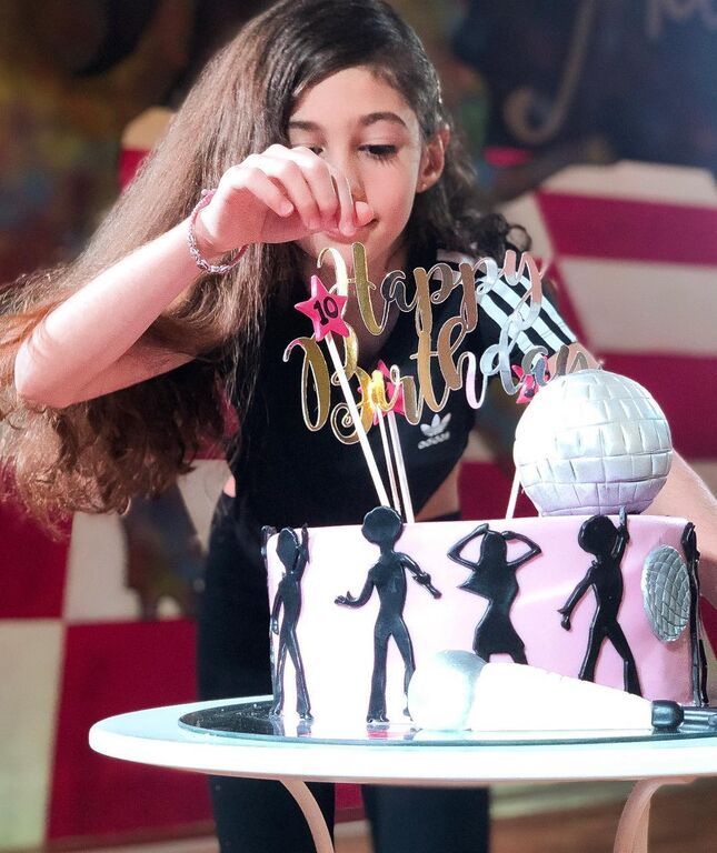 Η υπέροχη τούρτα της κόρης του Μάνου Παπαγιάννη και της Αγγελικής Δαλιάνη.