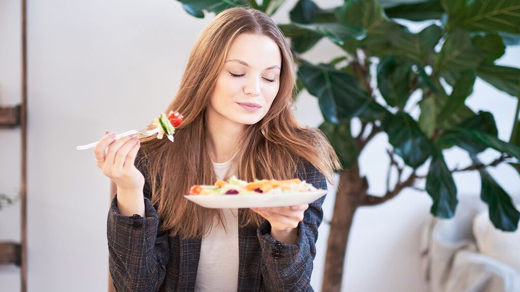 3. Μπορούμε να πάρουμε συμπληρώματα διατροφής κατά τη διάρκεια της δίαιτας; Ναι, μπορείτε να πάρετε βιταμίνες όταν κάνετε διαλειμματική δίαιτα και κάποιες μπορείτε να τις λαμβάνετε μαζί με τα γεύματά σας.