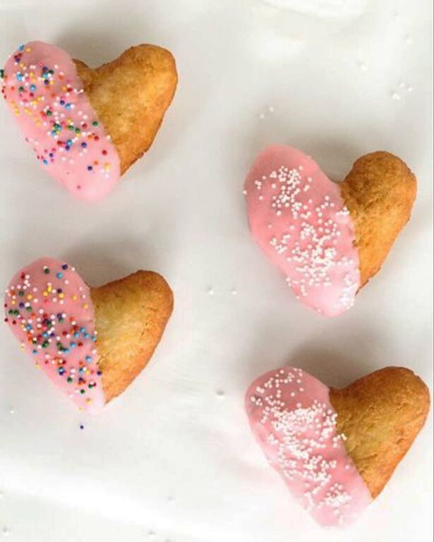 Μπισκοτάκια ροζ λεπτομέρειες διακόσμησης - Πηγή φωτογραφίας: Instagram @manuelittas89