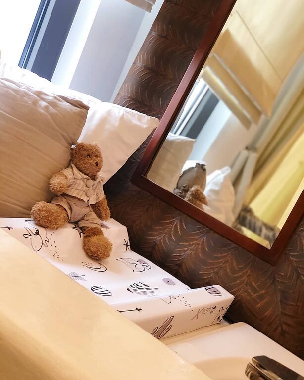 Το χρώμα όμως που κυριαρχεί είναι το λευκό.